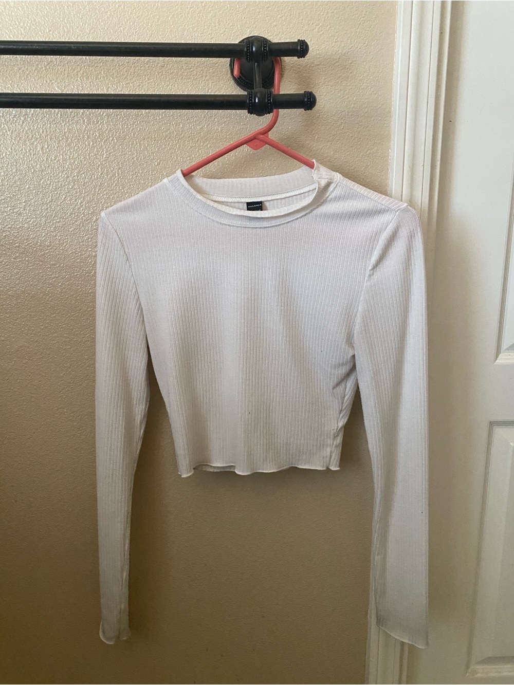 Women's White Ribbed Long-Sleeve Crop Top